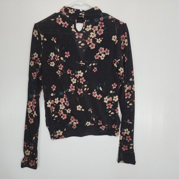 BKE Boutique Buckle Top Blouse Womens Small Black Wrap Floral Choker Metallic‎ - Picture 9 of 16